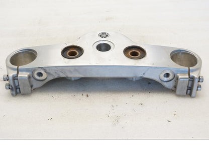 Framsidan på Gaffelkrona från en Yamaha XVZ 13TD -1999 motorcykel.