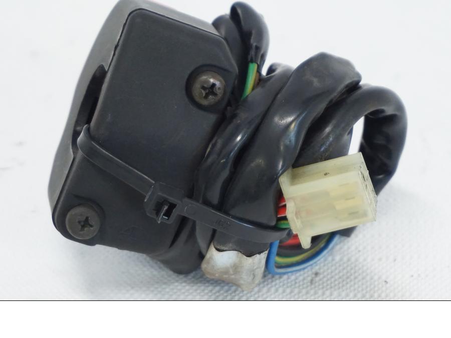 Höger sida på Styrelreglage från en Yamaha TDM 850 -1998 motorcykel.