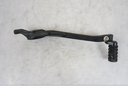 Baksidan på Bromspedal från en KTM 1290 Super Duke R -2021 motorcykel.