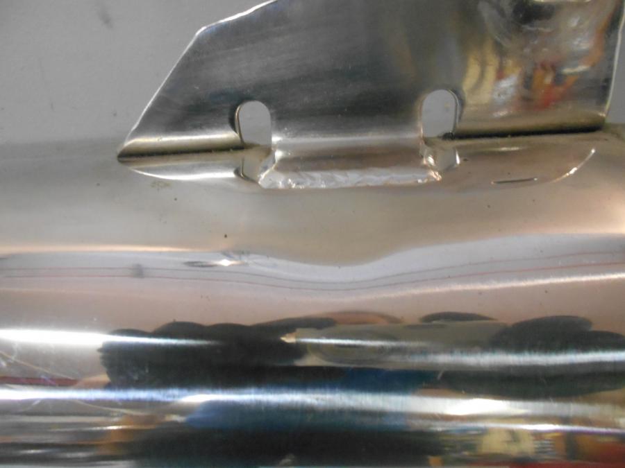 Baksidan på Ljuddämpare från en Triumph Sprint RS -2002 motorcykel.