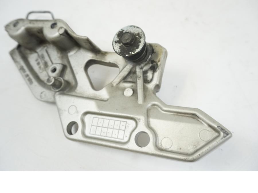 Snett uppifrån på Fotpinnefäste från en Kawasaki ZZR 1100 -1994 motorcykel.