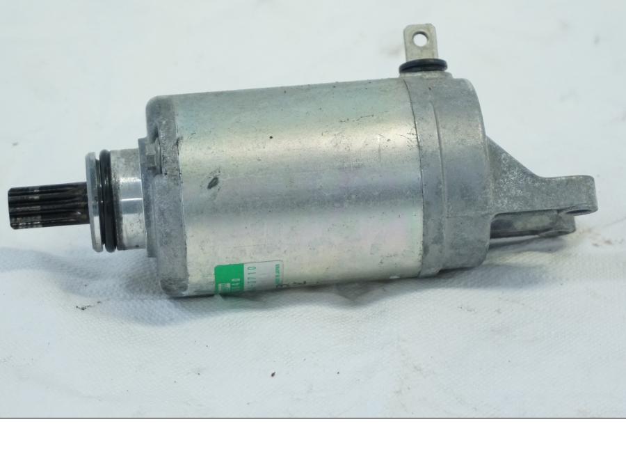 Framsidan på Startmotor från en Triumph Daytona 675 -2010 motorcykel.