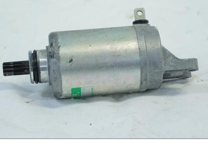 Framsidan på Startmotor från en Triumph Daytona 675 -2010 motorcykel.