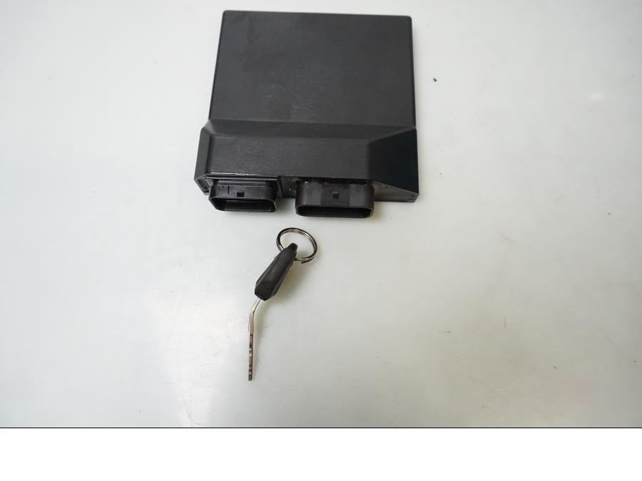 Höger sida på CDI / ECU från en Yamaha MT-09 Tracer -2015 motorcykel.