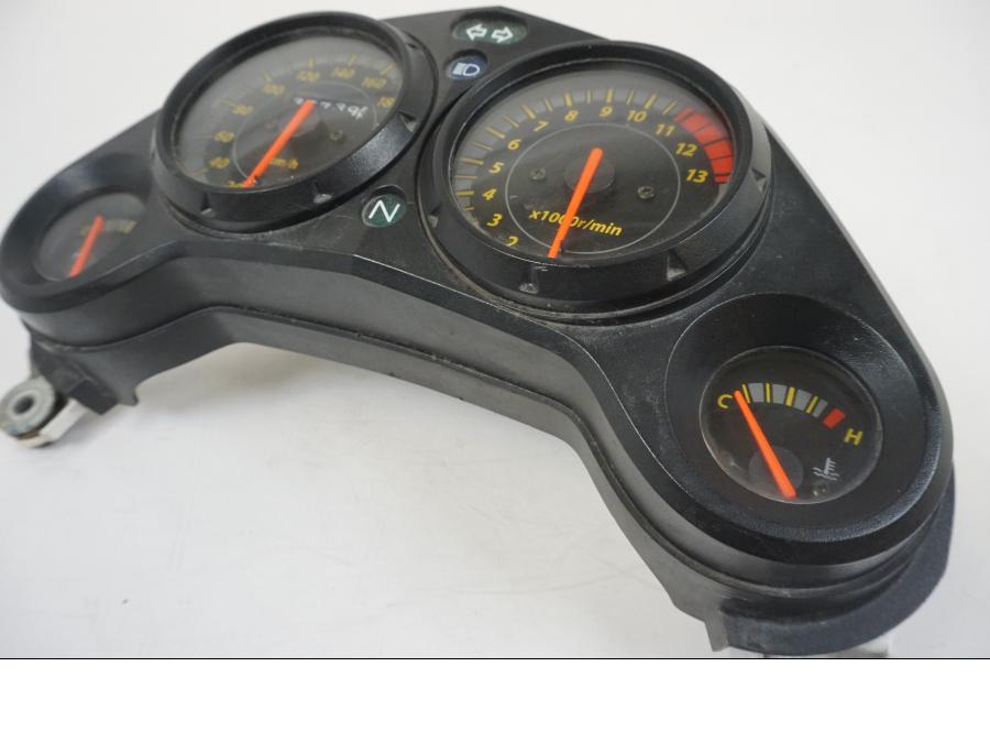 Snett uppifrån på Instrumentpanel från en Honda CBR 125 R -2006 motorcykel.