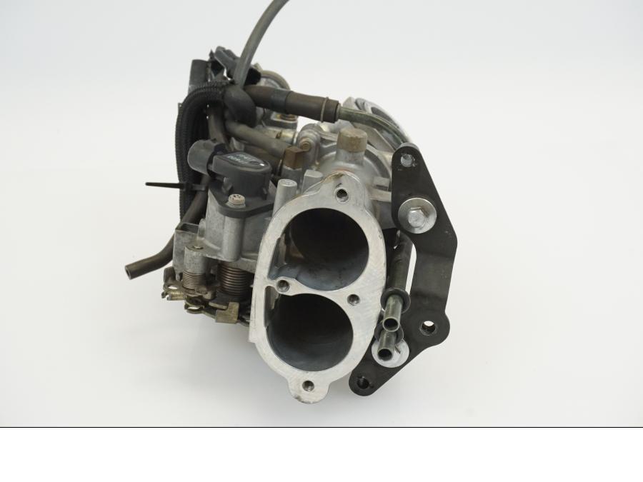 Snett nerifrån på Spjällhus från en Kawasaki VN 1500 Classic Tourer -2000 motorcykel.