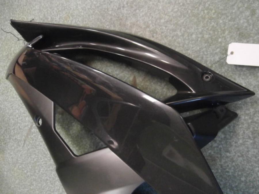 Höger sida på Sidkåpa från en Yamaha YZF R6 -2008 motorcykel.