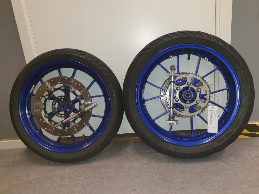 Framsidan på Hjulpaket från en Yamaha MT 125 -2017 motorcykel.