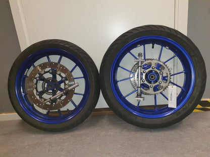 Framsidan på Hjulpaket från en Yamaha MT 125 -2017 motorcykel.