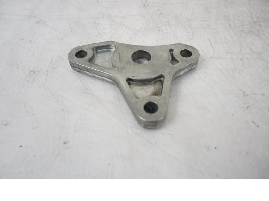 Baksidan på Kedjeskydd från en KTM 1290 Super Duke R -2021 motorcykel.