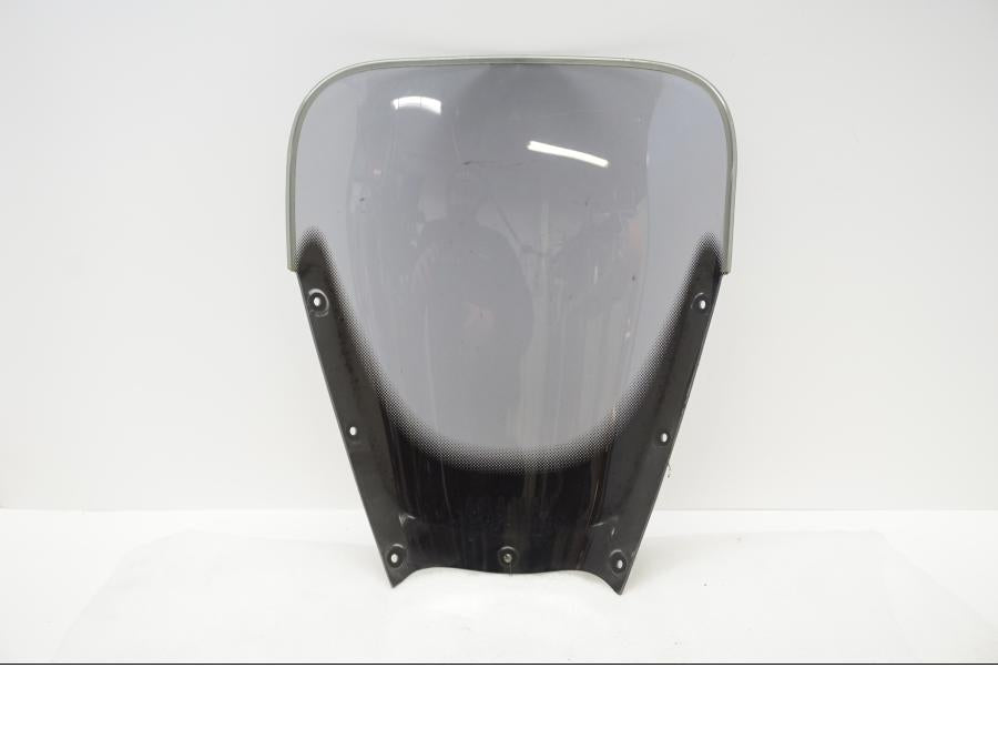 Baksidan på Vindruta från en Yamaha TDM 900 -2002 motorcykel.