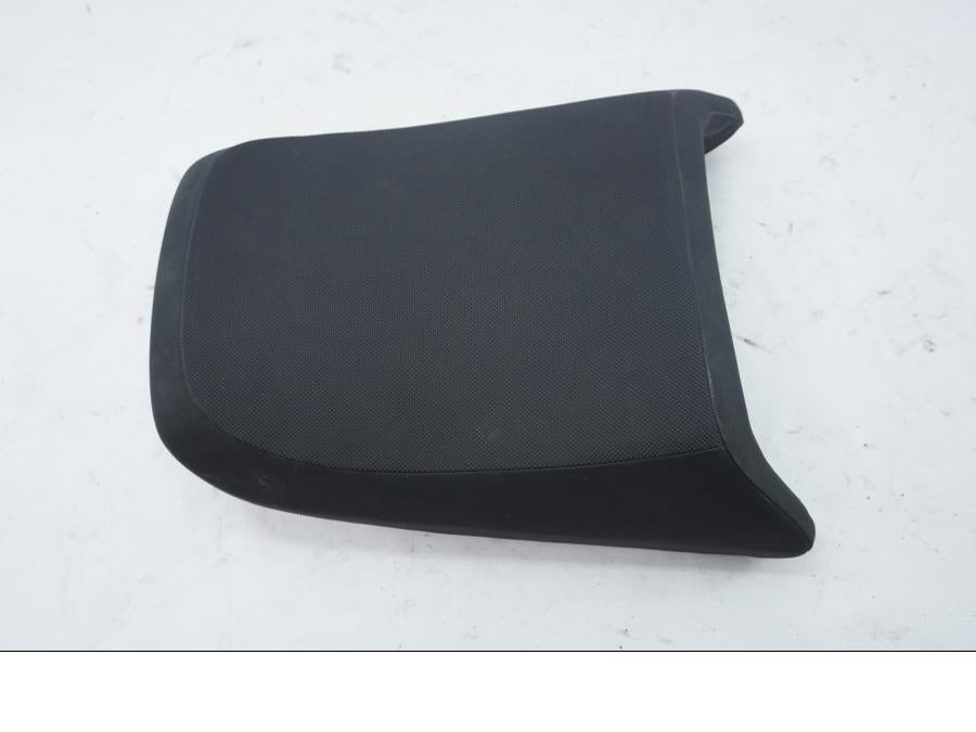 Vänster sida på Sadel från en Yamaha FJR 1300 -2005 motorcykel.