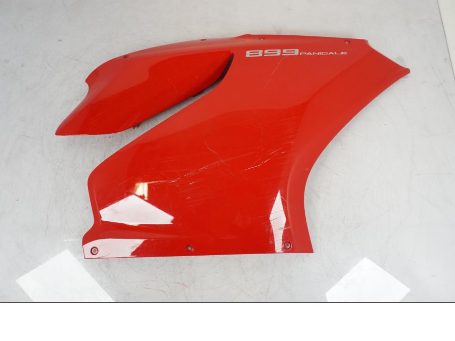 Framsidan på Sidkåpa från en Ducati 899 Panigale -2014 motorcykel.