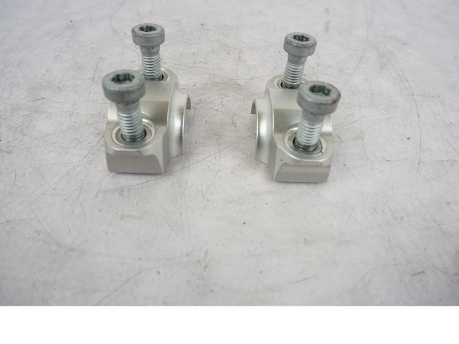 Framsidan på Styrfäste från en KTM 990 Super Duke -2006 motorcykel.