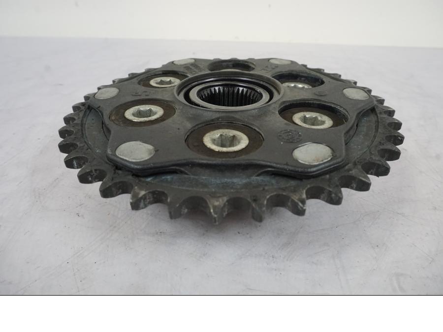 Vänster sida på Drev från en KTM 1290 Super Duke -2019 motorcykel.