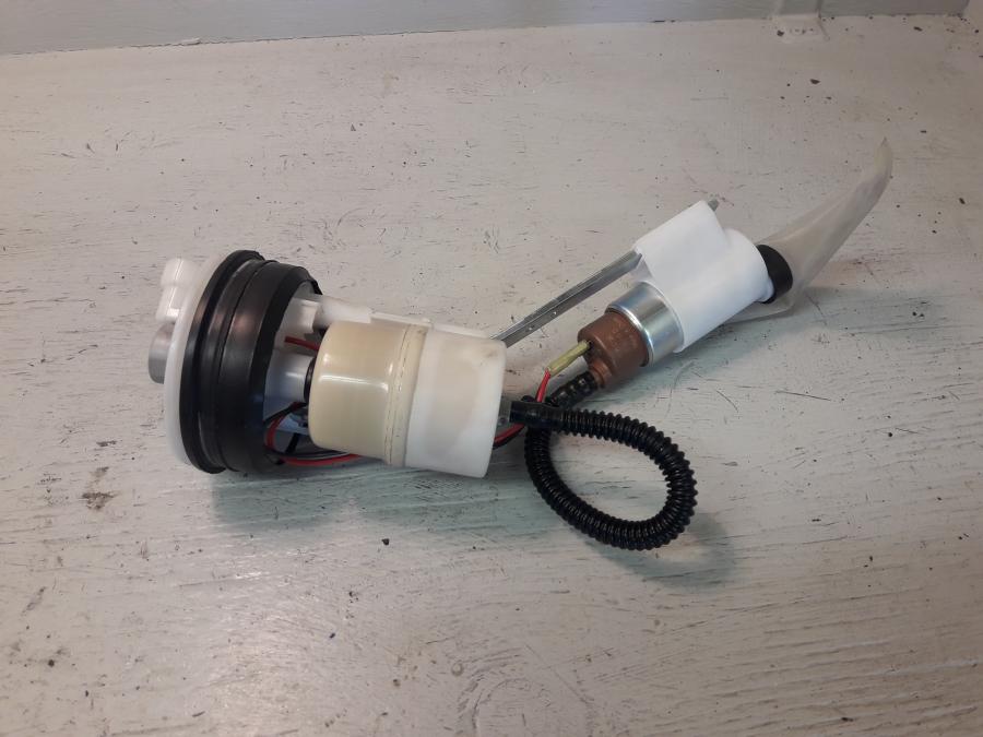 Framsidan på Bensinpump insprut från en Aprilia RS 125 -2017 motorcykel.