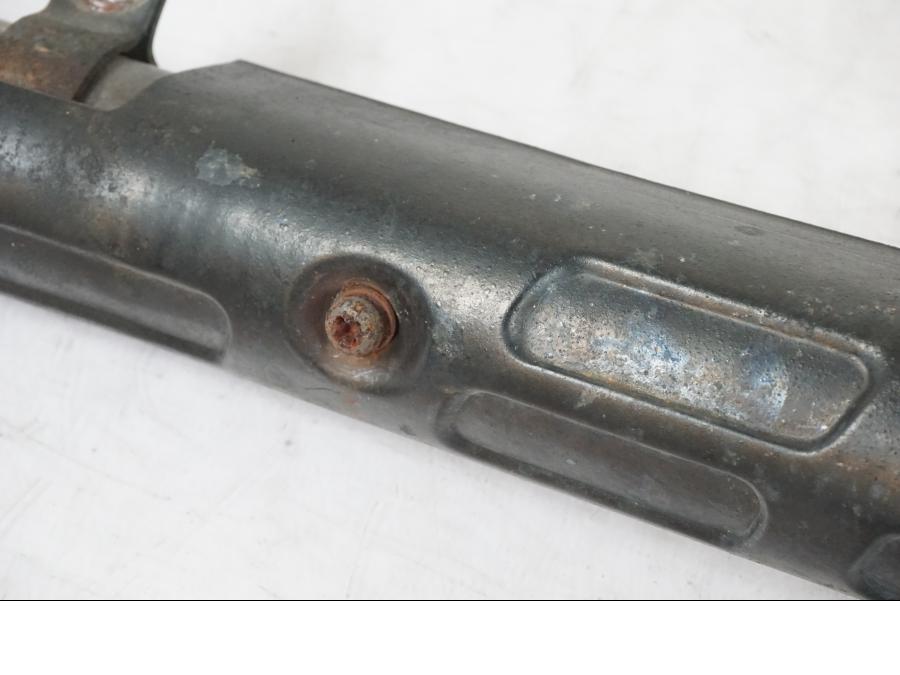 Vänster sida på Grenrör från en Kawasaki KL 650A -1987 motorcykel.