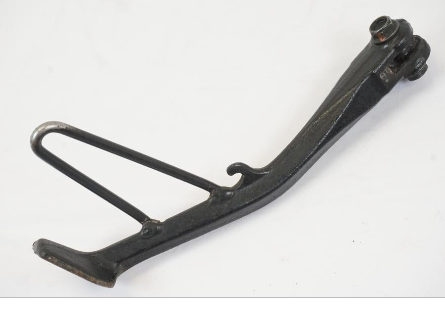 Snett uppifrån på Sidostöd från en Honda NT 700 -2008 motorcykel.