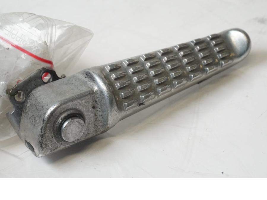 Baksidan på Fotpinne från en Kawasaki ZZ-R 1400 -2010 motorcykel.