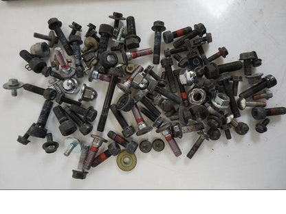 Höger sida på Skruv / Mutter etc från en Kawasaki VN 1500 Mean Streak -2002 motorcykel.