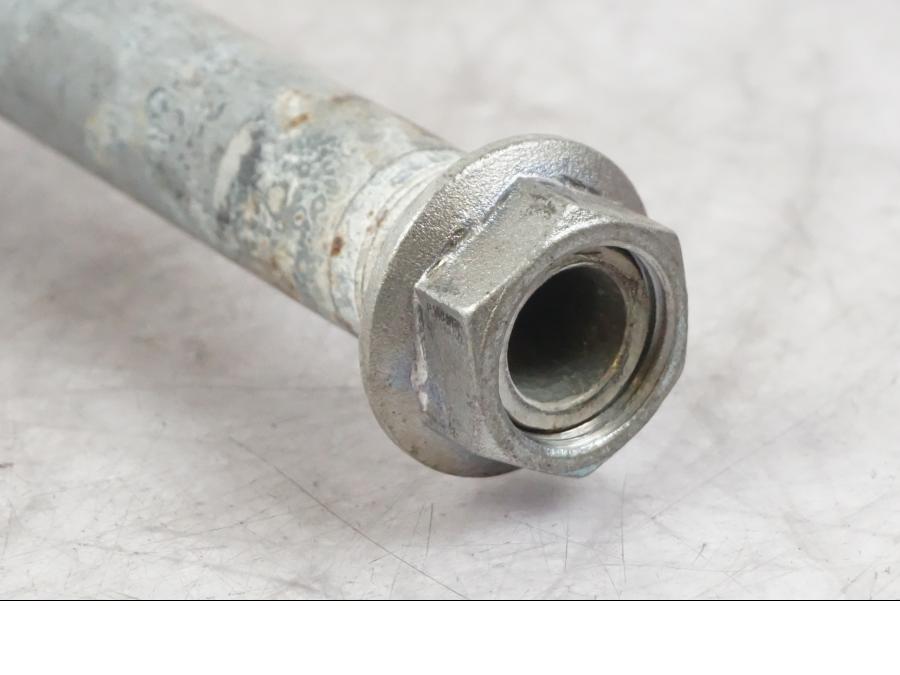 Snett nerifrån på Axel från en Kawasaki ZX-6R -2006 motorcykel.