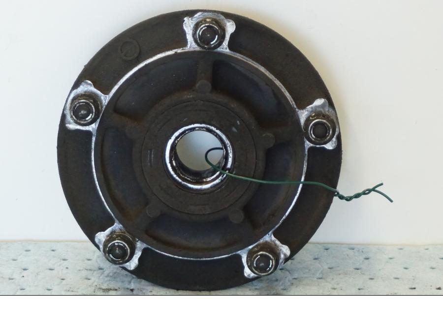 Framsidan på Drevfäste från en Suzuki GSX 1300 BK -2008 motorcykel.