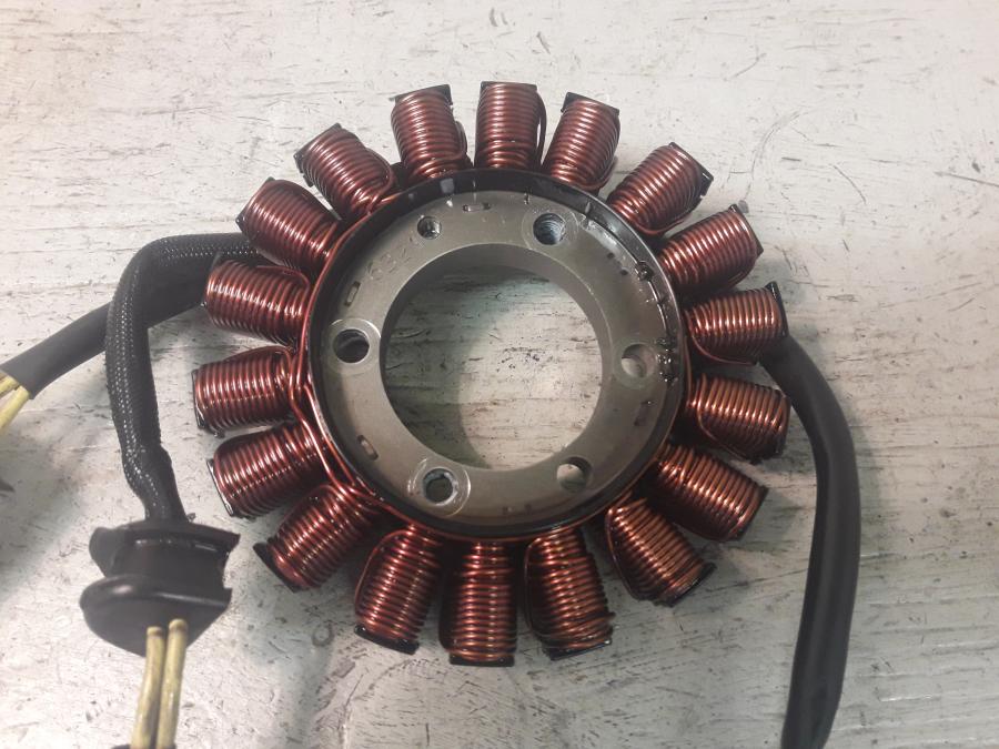 Framsidan på Generator från en KTM 1290 Super Duke -2016 motorcykel.