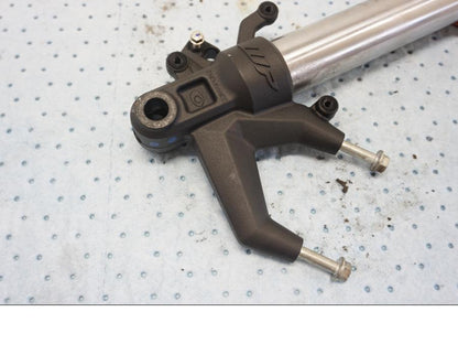 Höger sida på Gaffelben från en KTM 125 Duke -2017 motorcykel.