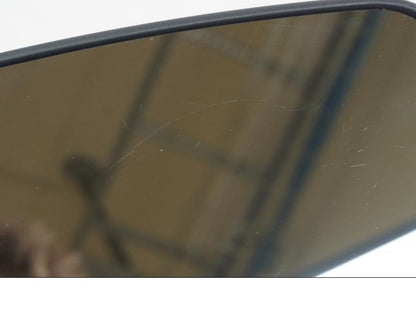 Snett nerifrån på Backspegel från en H-D Pan America -2022 motorcykel.