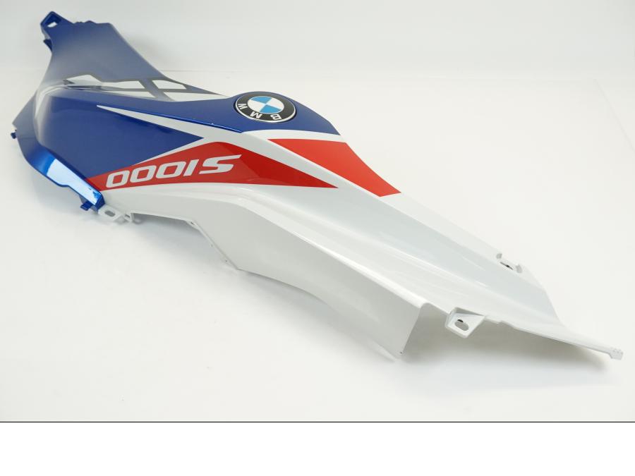 Baksidan på Bensintankskåpa från en BMW S 1000 XR -2020 motorcykel.