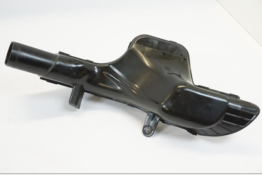 Extrabild1 på Luftrör från en Suzuki GSX 1300 R -2008 motorcykel.