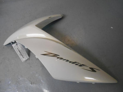 Framsidan på Bensintankskåpa från en Suzuki GSF 650 -2011 motorcykel.