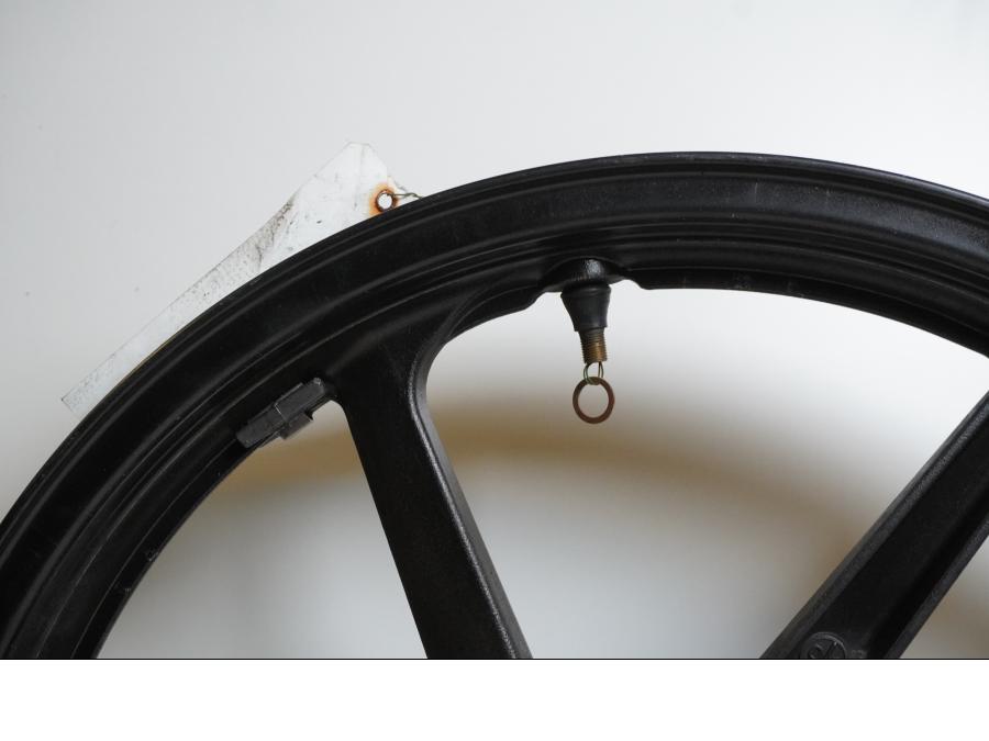 Extrabild5 på Fälg från en Honda CBR 125 R -2008 motorcykel.