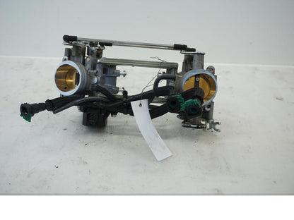 Höger sida på Spjällhus från en Suzuki DL 1000 -2016 motorcykel.