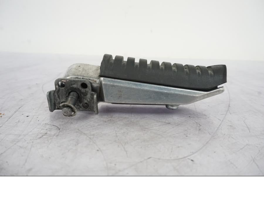 Höger sida på Fotpinne från en Kawasaki ER-6N -2012 motorcykel.