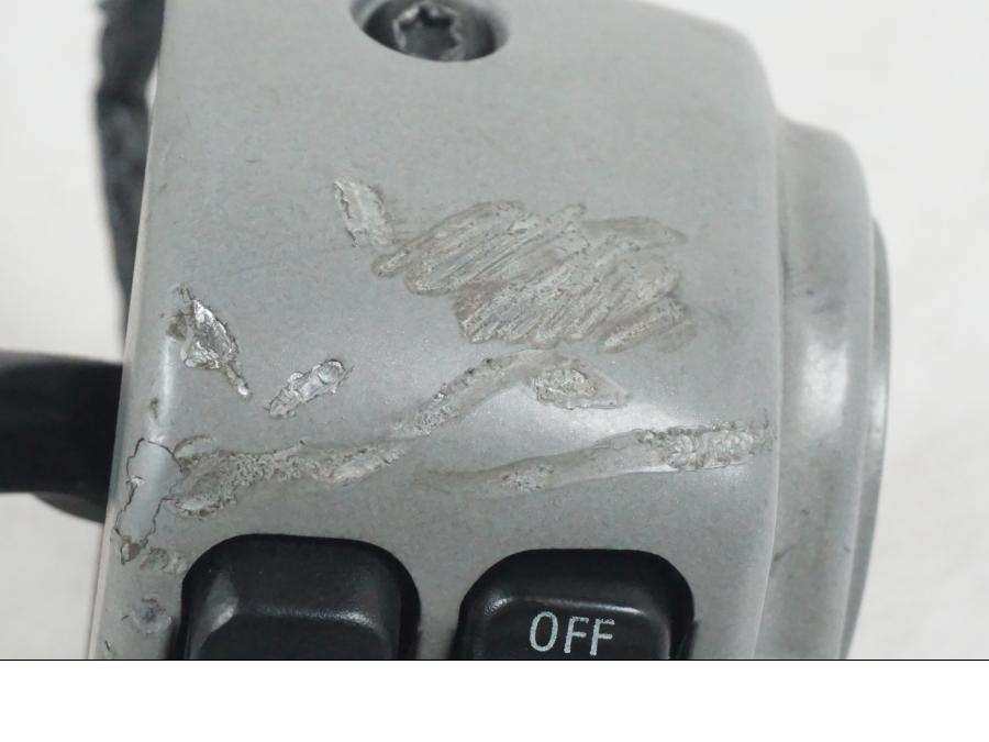 Vänster sida på Styrelreglage från en H-D Softail FXCW Rocker -2008 motorcykel.