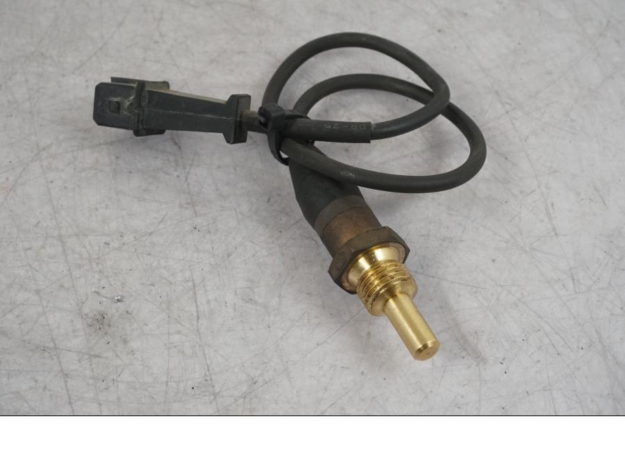 Framsidan på Temperatursensor från en BMW R 1100 GS -1998 motorcykel.