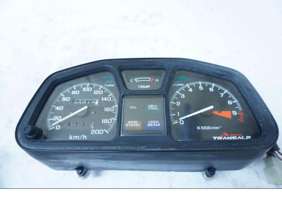 Framsidan på Instrumentpanel från en Honda XL 600 V -1994 motorcykel.