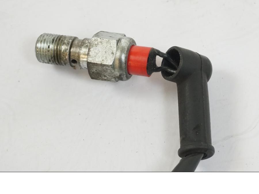 Höger sida på Bromsljuskontakt från en KTM 1290 Super Duke R -2015 motorcykel.