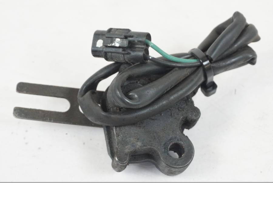 Baksidan på Sidostödsbrytare från en Kawasaki ER-6F -2010 motorcykel.