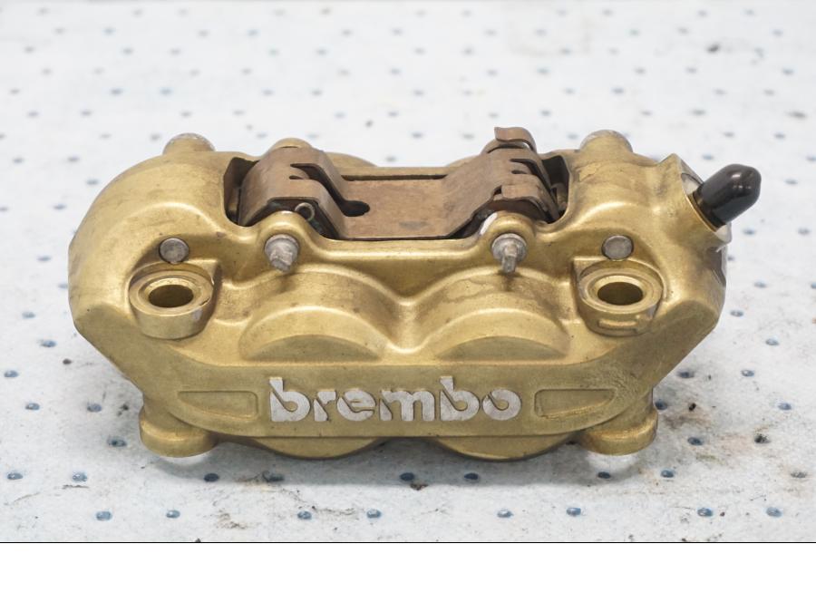 Framsidan på Bromsok från en MV Agusta F3 675 -2014 motorcykel.