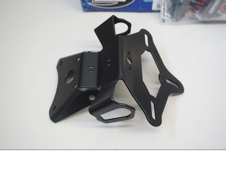 Höger sida på Skylthållare från en Kawasaki Ninja 300 -2015 motorcykel.