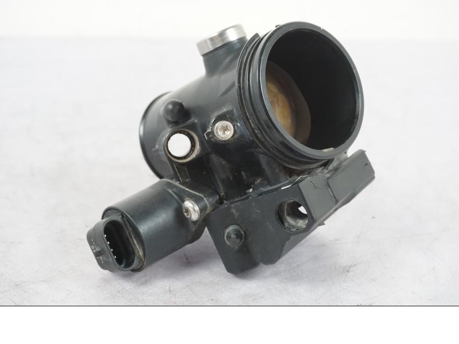 Baksidan på Spjällhus från en BMW R 1200 GSA -2012 motorcykel.