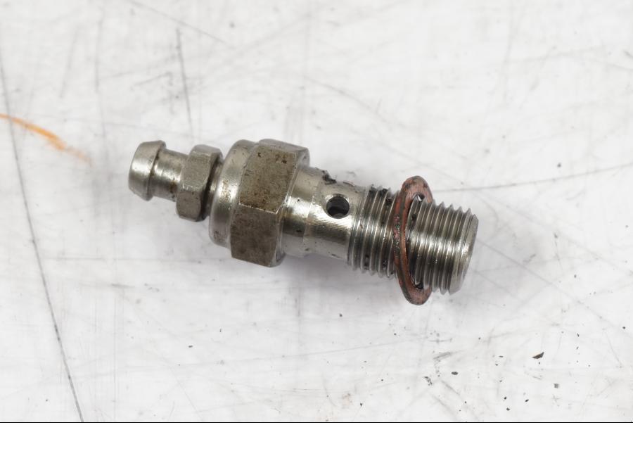 Baksidan på Kopplingslavcylinder från en BMW R 1200 GS -2005 motorcykel.