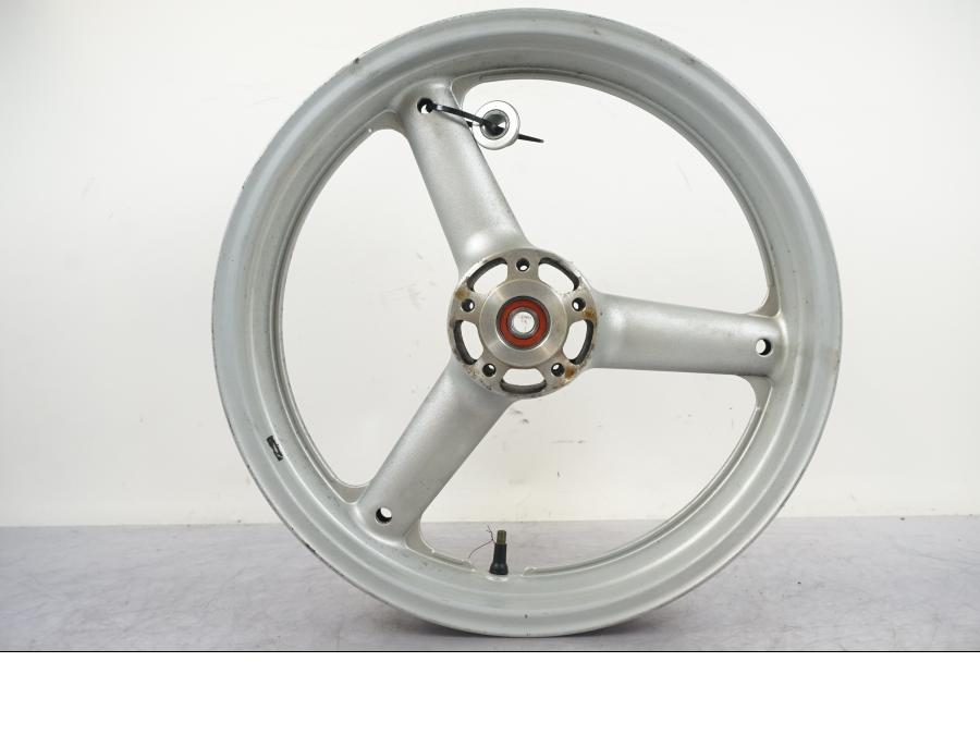 Framsidan på Fälg från en Suzuki SV 650 -1999 motorcykel.