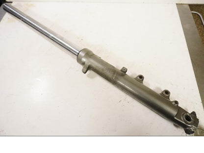 Framsidan på Gaffelben från en Yamaha FZ 750 -1988 motorcykel.