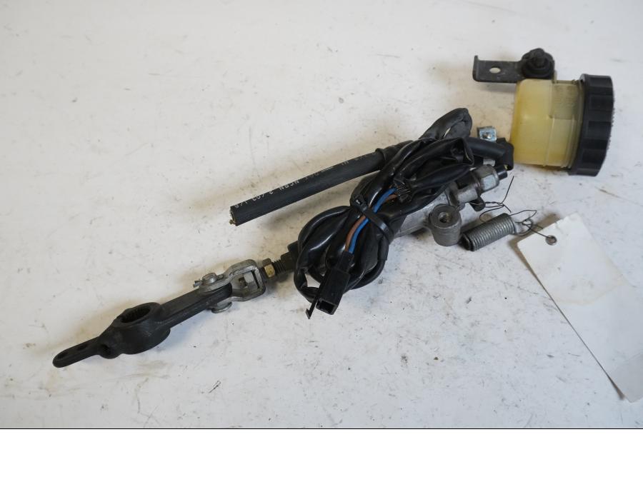 Framsidan på Bromshuvudcylinder från en Kawasaki VN 1500 Mean Streak -2003 motorcykel.