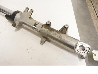 Vänster sida på Gaffelben från en Honda CBR 1100 XX -2000 motorcykel.