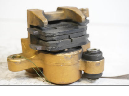 Höger sida på Bromsok från en Triumph Street Triple -2011 motorcykel.