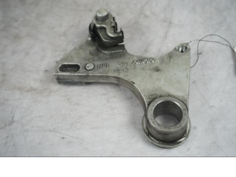 Framsidan på Bromsoksfäste från en Honda CBR 1000 RR -2005 motorcykel.